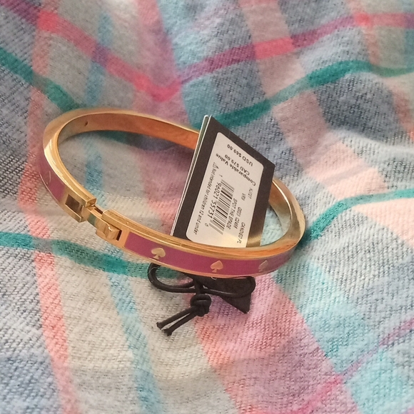 Kate Spade New York 'Spot the Spade' Enamel Hinged Bangle Bracelet - Picture 5 of 10